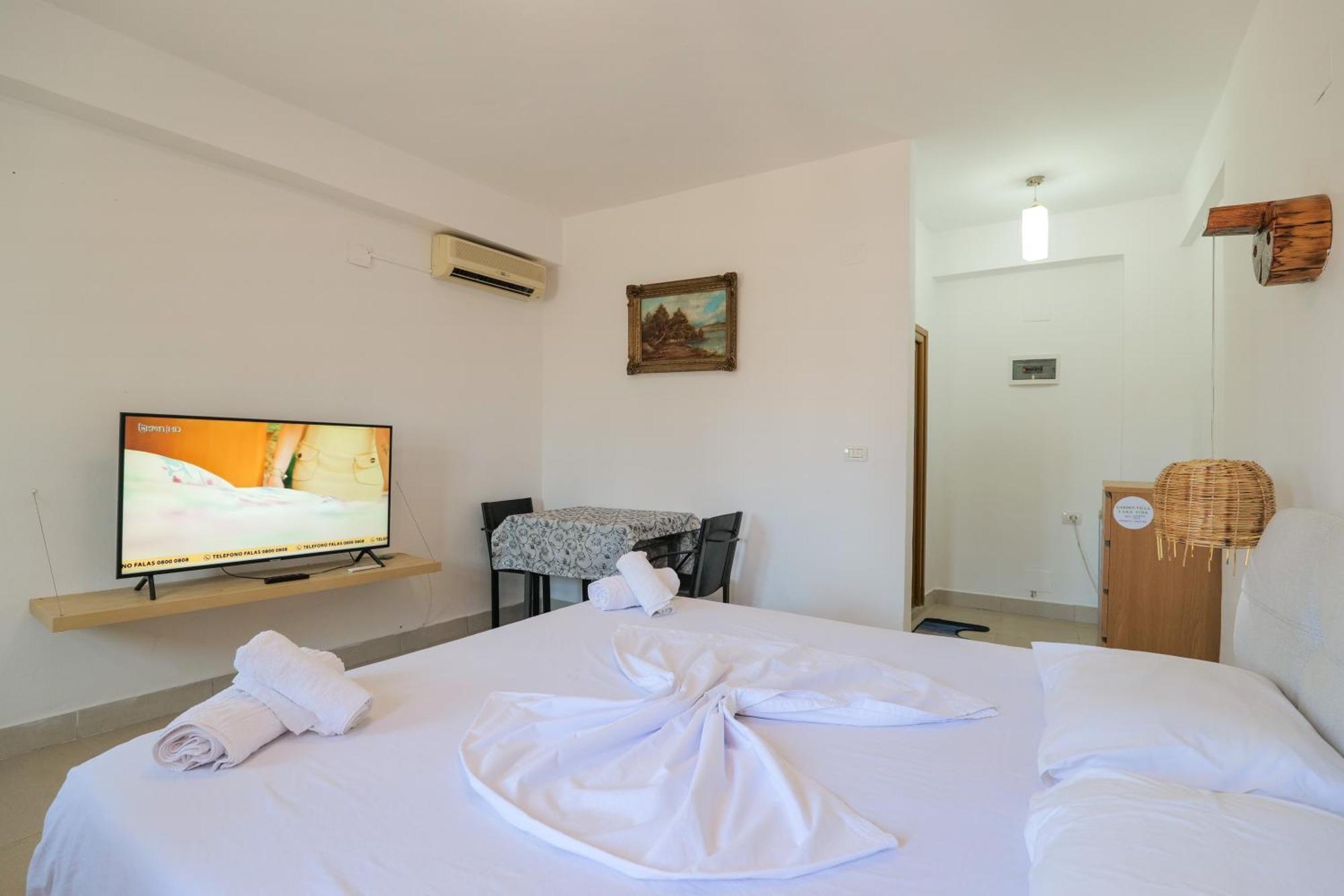 Garden Villa Lake Side & Glamping Ksamil Zewnętrze zdjęcie