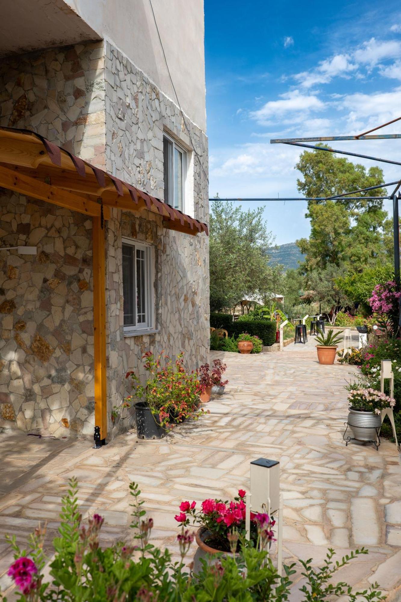Garden Villa Lake Side & Glamping Ksamil Zewnętrze zdjęcie
