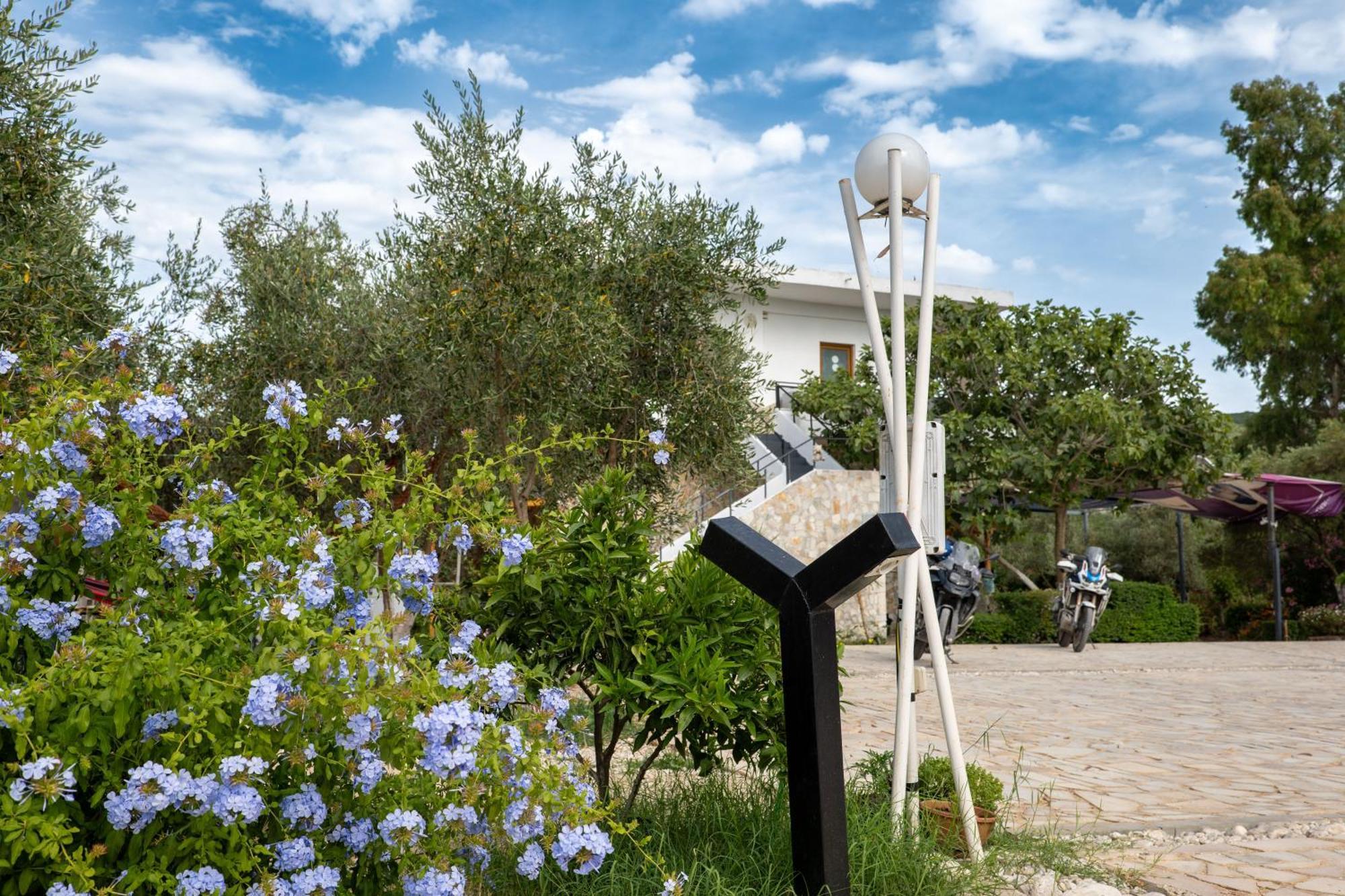 Garden Villa Lake Side & Glamping Ksamil Zewnętrze zdjęcie